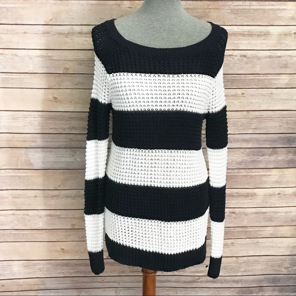 AEO Navy and White Crocheted Jegging Sweater
